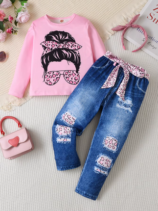 Pink sweatshirt with graphic design and blue jeans with floral details on a light background

