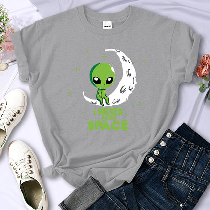 Shirt Women Need More Space Green Alien T-Shirts - Shirt - HAMPSON LANQE - Mad Fly Essentials