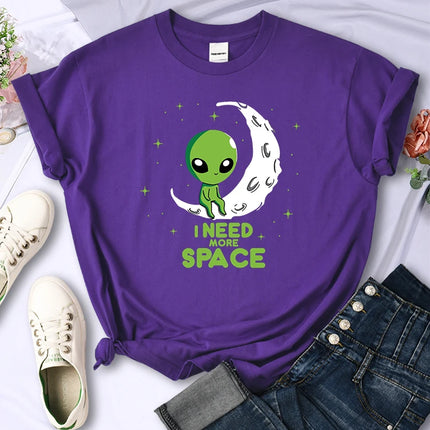 Shirt Women Need More Space Green Alien T-Shirts - Shirt - HAMPSON LANQE - Mad Fly Essentials