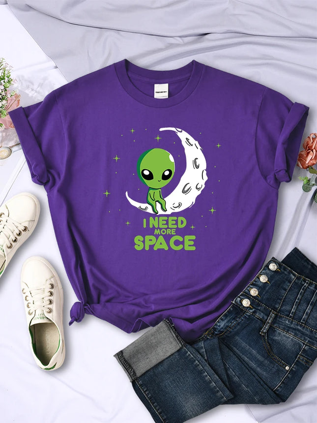 Shirt Women Need More Space Green Alien T-Shirts - Shirt - HAMPSON LANQE - Mad Fly Essentials