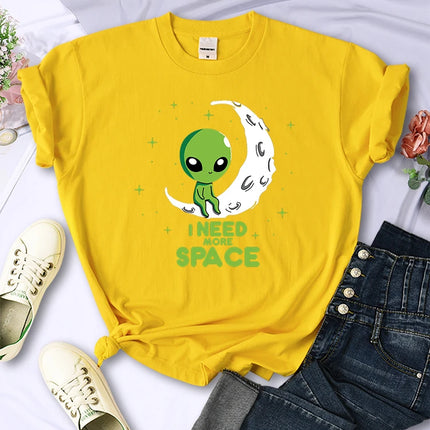 Shirt Women Need More Space Green Alien T-Shirts - Shirt - HAMPSON LANQE - Mad Fly Essentials