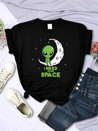 Shirt Women Need More Space Green Alien T-Shirts - Shirt - HAMPSON LANQE - Mad Fly Essentials