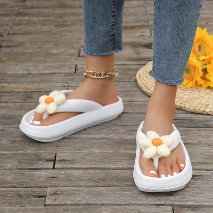 Slippers Women White Daisy Floral Summer Footwear - Slippers - PIERESA - Mad Fly Essentials